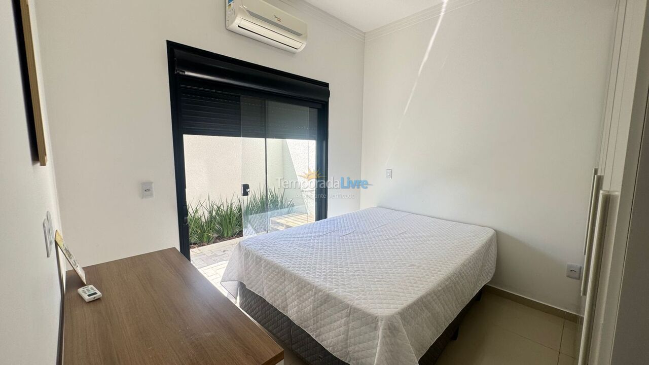 Apartamento para aluguel de temporada em Florianopolis (Praia dos Ingleses)