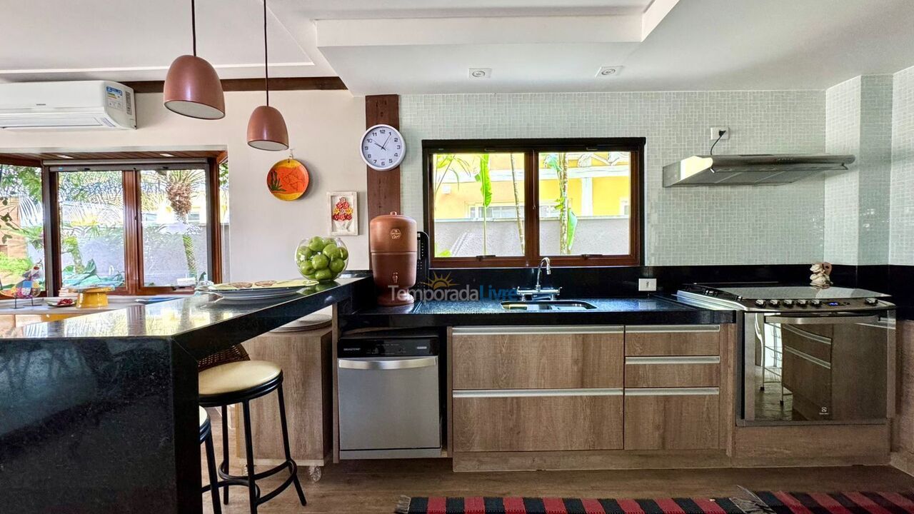 Casa para aluguel de temporada em São Sebastião (Praia da Baleia)