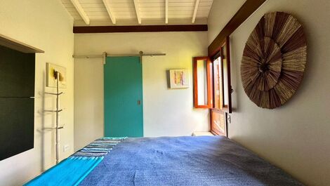 4 suítes, piscina e churrasqueira. locação. condomínio. Baleia.