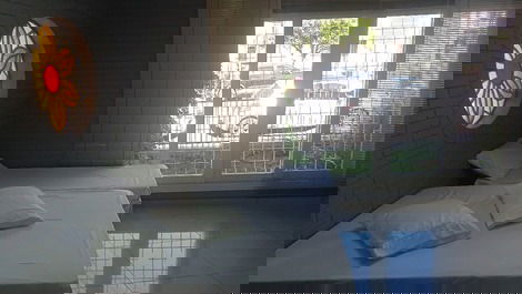  quarto 1 casal banheiro tres a quatro pessoas 