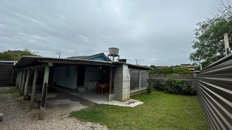 Casa a apenas 150 metros da Praia da Gamboa - Garopaba/SC