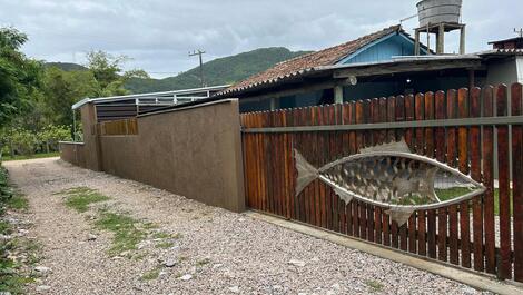 Casa a apenas 150 metros da Praia da Gamboa - Garopaba/SC