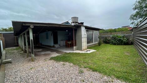 Casa a apenas 150 metros da Praia da Gamboa - Garopaba/SC
