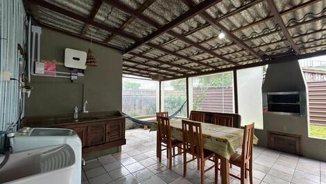 Casa a apenas 150 metros da Praia da Gamboa - Garopaba/SC
