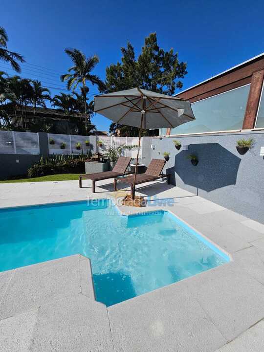 Casa para aluguel de temporada em Bombinhas (Canto Grande)