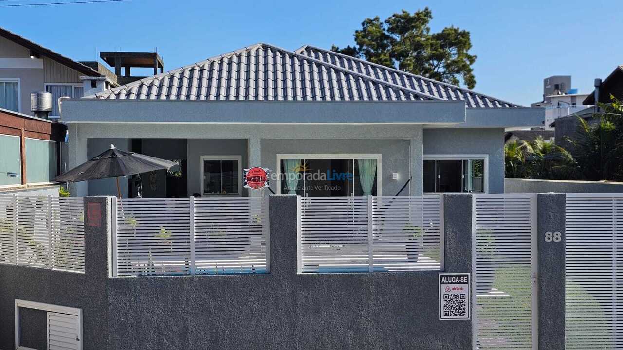 Casa para aluguel de temporada em Bombinhas (Canto Grande)