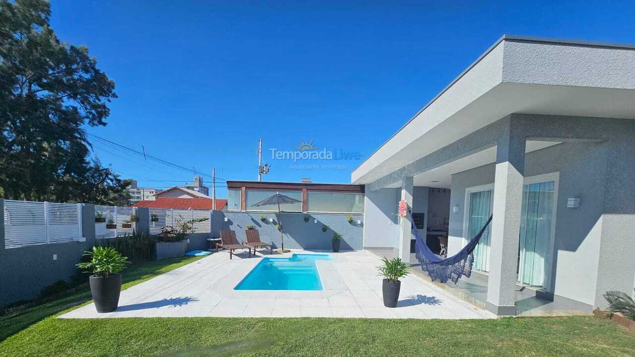 Casa para aluguel de temporada em Bombinhas (Canto Grande)