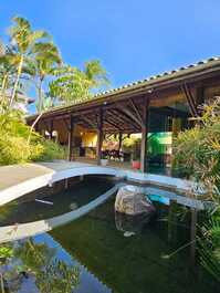 Ven y descubre Casa Vila Vitória, a 50 metros de la playa.