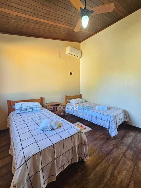 Casa para alquiler de vacaciones em Lauro de Freitas (Vilas do Atlântico Ba)