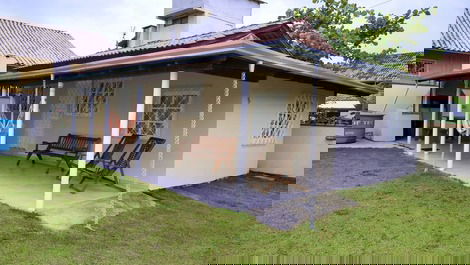 Vista da casa com varanda