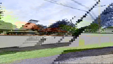 Terreno com muro 