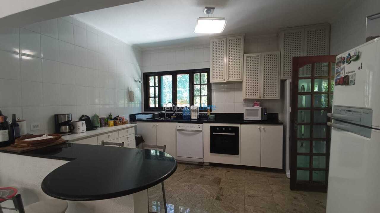 Casa para aluguel de temporada em São Sebastião (Condomínio Aldeia da Baleia)