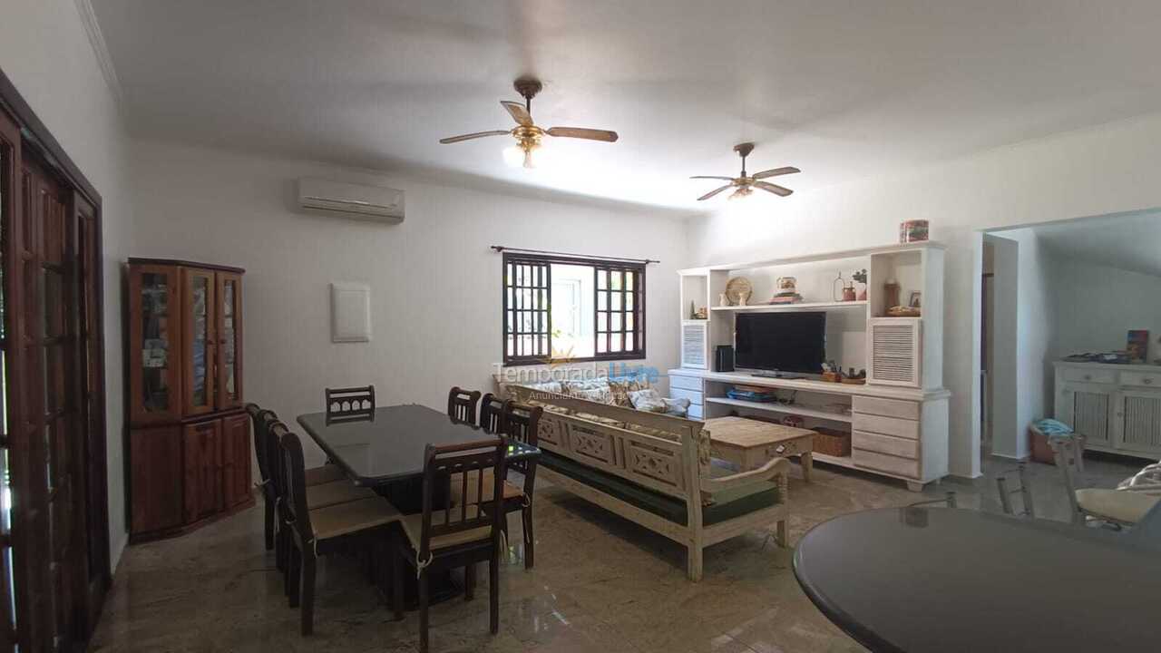 Casa para aluguel de temporada em São Sebastião (Condomínio Aldeia da Baleia)