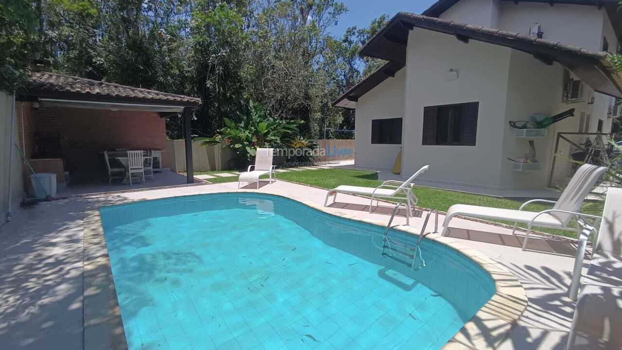 Casa para aluguel de temporada em São Sebastião (Condomínio Aldeia da Baleia)