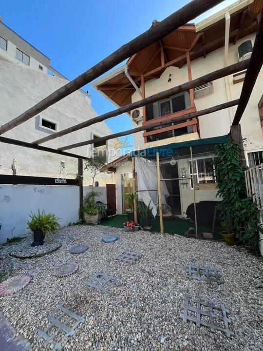 House for vacation rental in Bombinhas (Praia de Bombas)