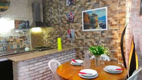 Casa/chalé Ilhabela/varanda churras/Aceita Pet/WIFi250/Ar Cond./Garg