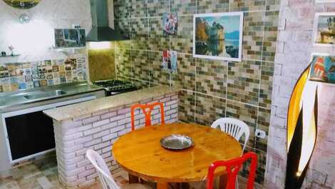 Casa/chalé Ilhabela/varanda churras/Aceita Pet/WIFi250/Ar Cond./Garg