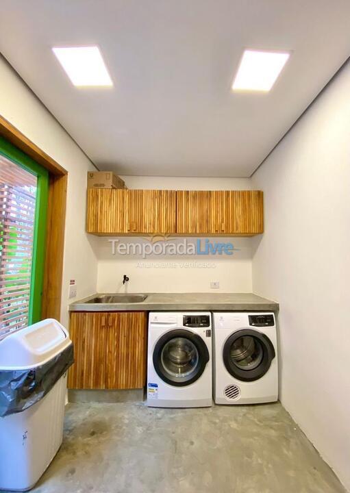 Casa para aluguel de temporada em São Sebastião (Praia da Baleia)