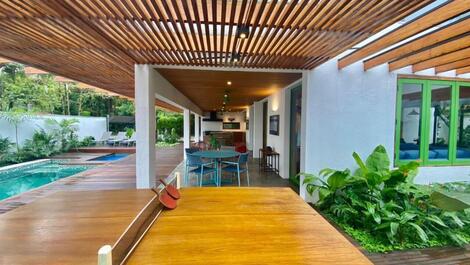 CASA ACONCHEGANTE NA PRAIA DA BALEIA