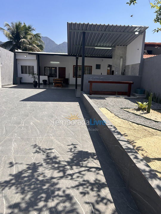 Casa para aluguel de temporada em Ubatuba (Maranduba)