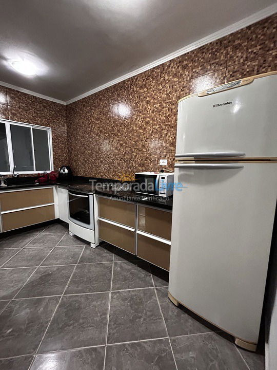 Casa para aluguel de temporada em Ubatuba (Maranduba)