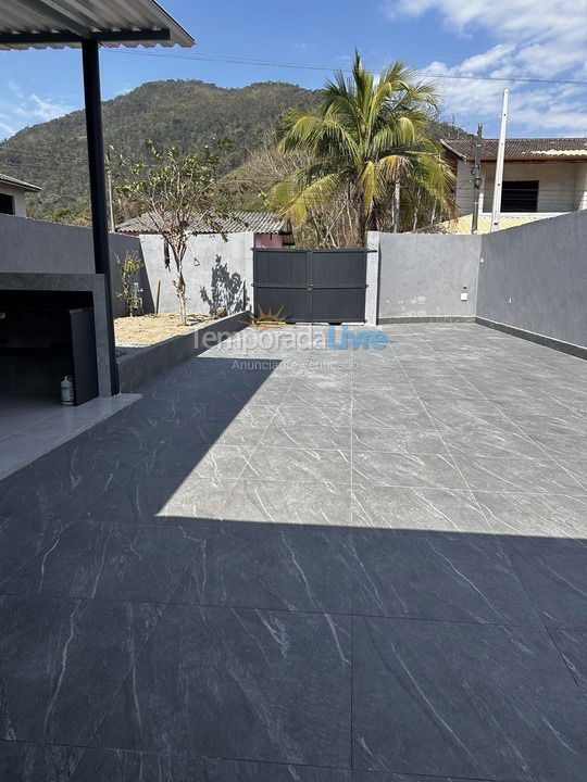 Casa para aluguel de temporada em Ubatuba (Maranduba)