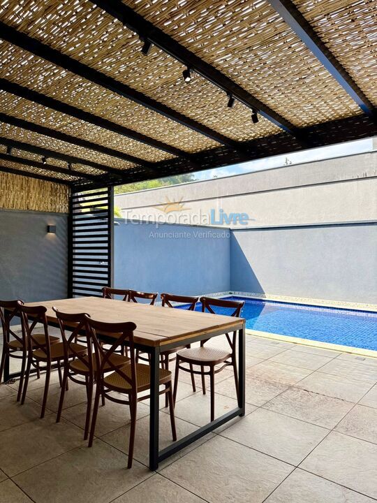 Casa para aluguel de temporada em São Sebastião (Barra do Sahy)