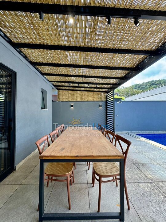 Casa para aluguel de temporada em São Sebastião (Barra do Sahy)