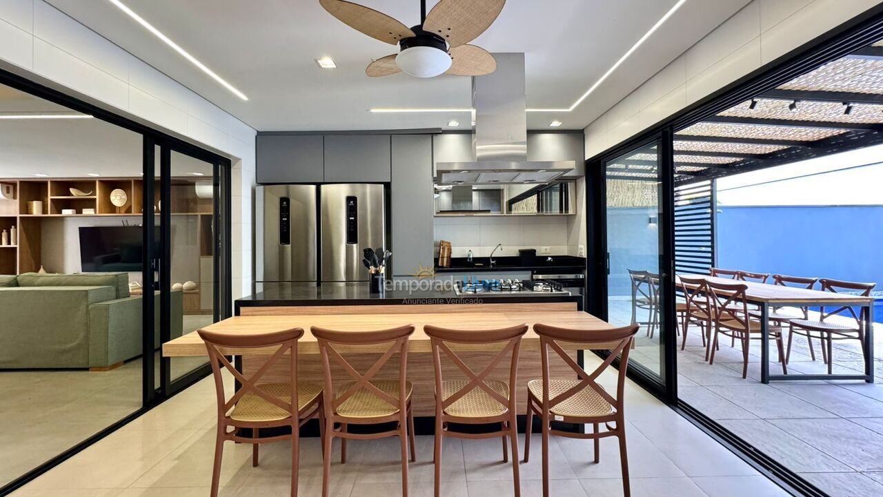 Casa para aluguel de temporada em São Sebastião (Barra do Sahy)