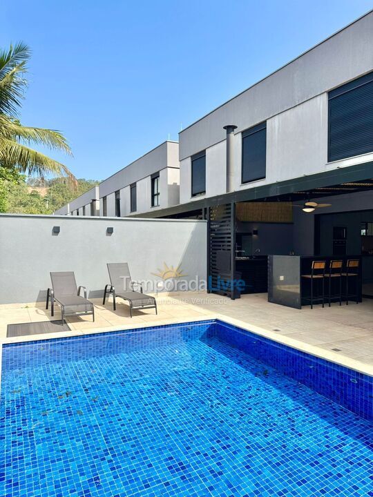 Casa para aluguel de temporada em São Sebastião (Barra do Sahy)