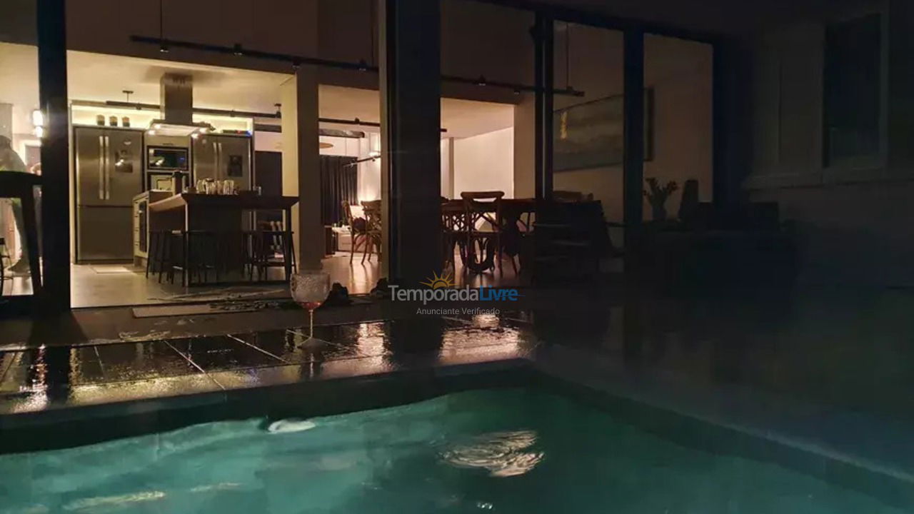 House for vacation rental in Florianopolis (Jurerê Internacional)