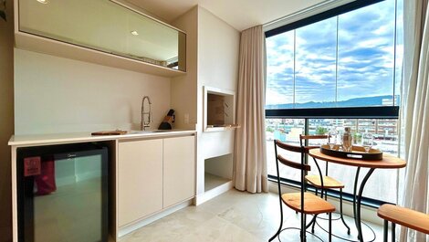 067 - Apartamento em Bombas, muito conforto e espaço.