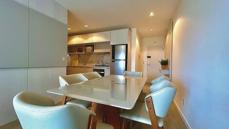 408- Apartamento 2 suítes na praia de Bombas