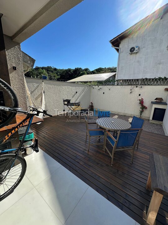Casa para aluguel de temporada em Bombinhas (Canto Grande)