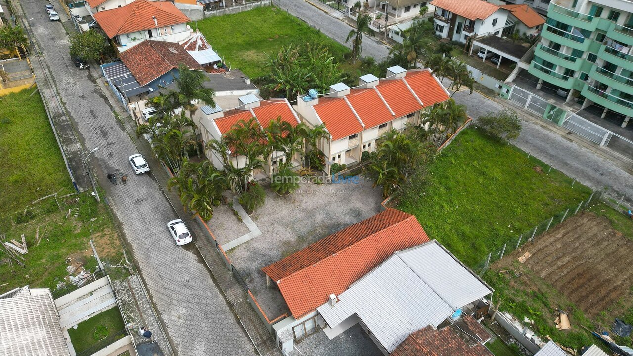 Apartment for vacation rental in Bombinhas (Praia de Bombas)