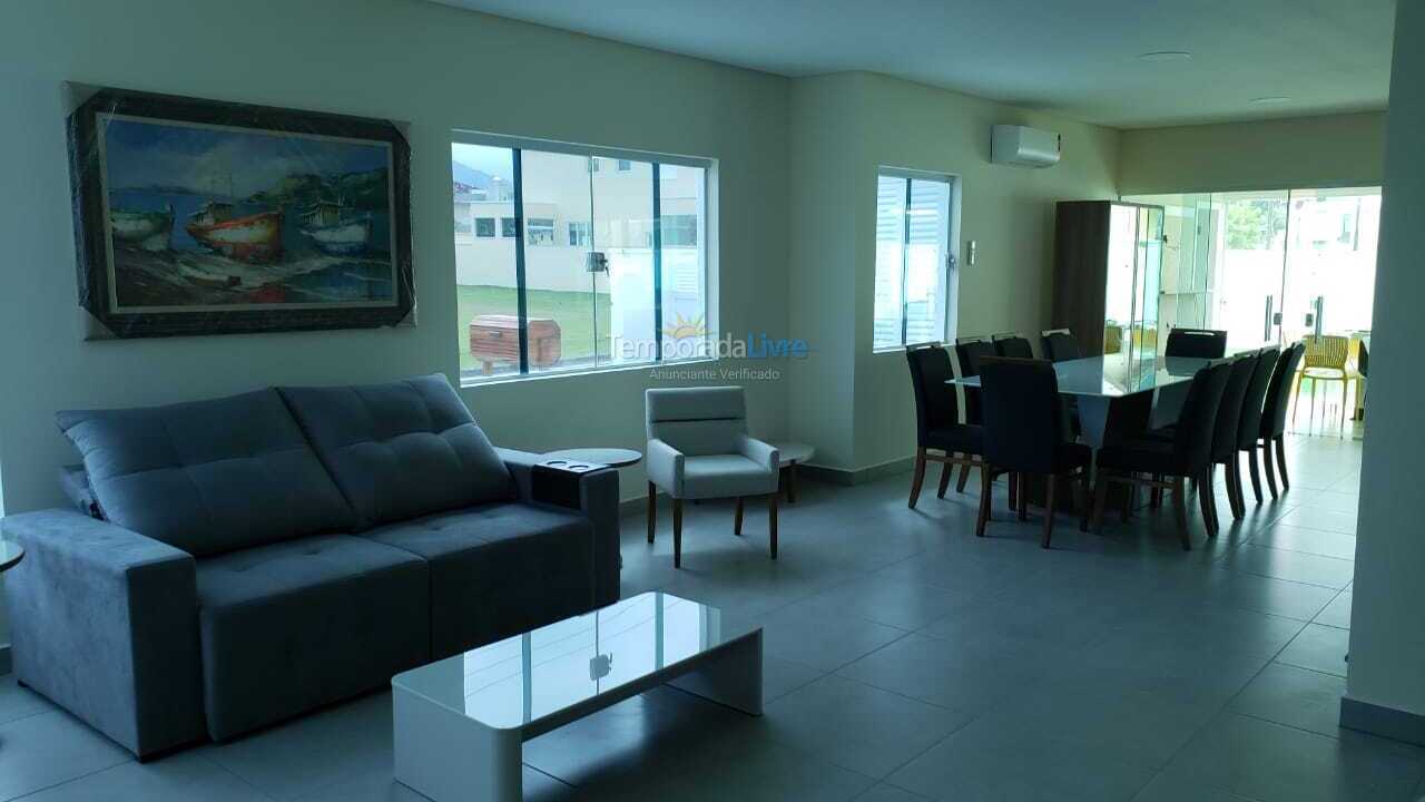 Casa para aluguel de temporada em Caraguatatuba (Massaguaçu)