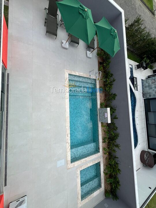 Casa para aluguel de temporada em Caraguatatuba (Massaguaçu)