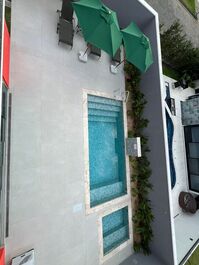 Piscina da casa com jacuzzi