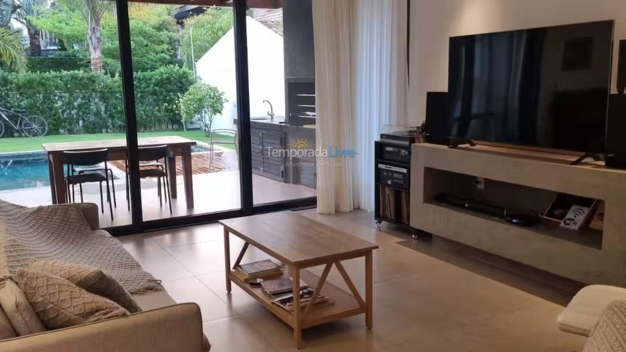 House for vacation rental in Florianopolis (Jurerê Internacional)