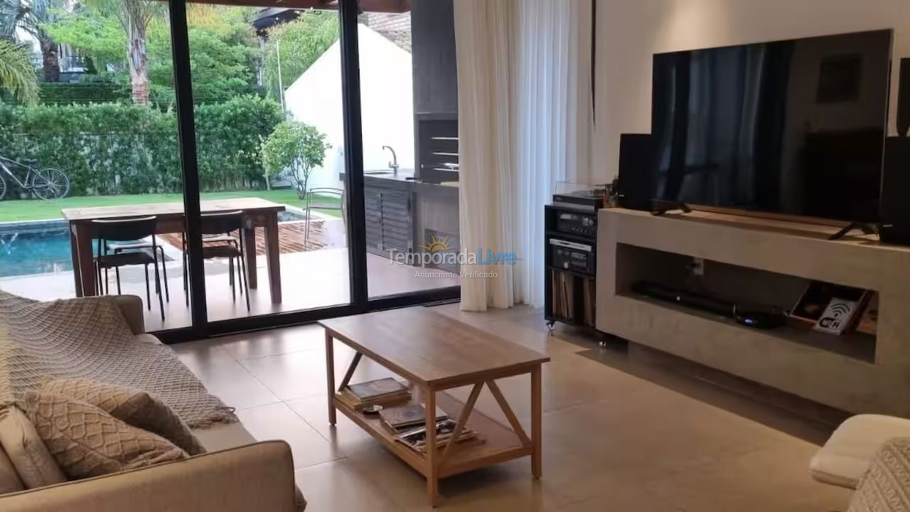 House for vacation rental in Florianopolis (Jurerê Internacional)