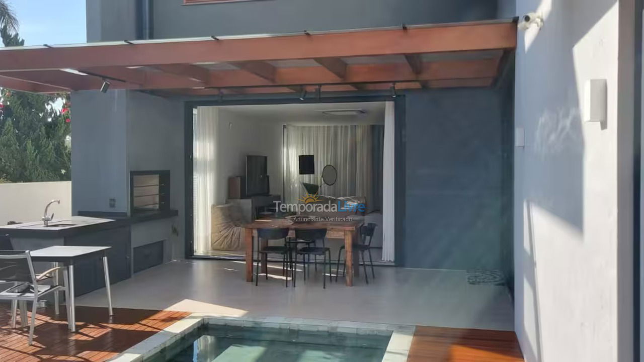 House for vacation rental in Florianopolis (Jurerê Internacional)