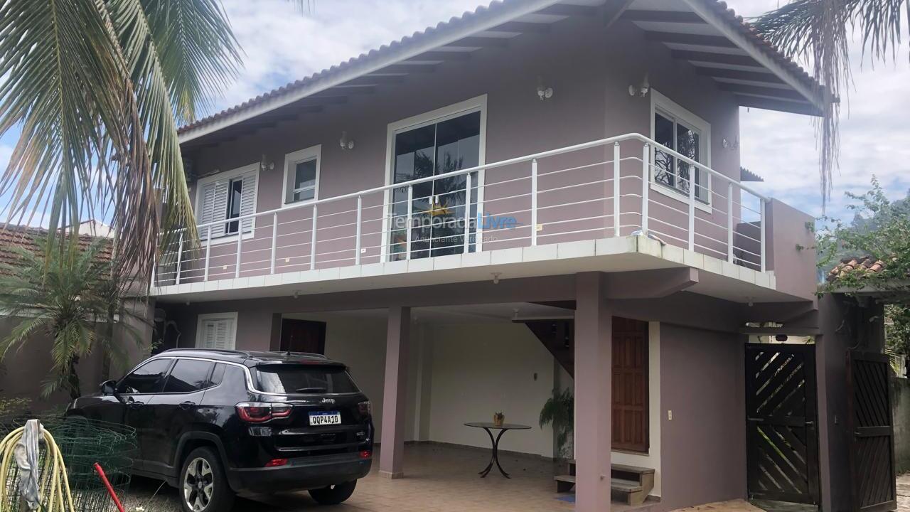 Casa para alquiler de vacaciones em Caraguatatuba (Centro)