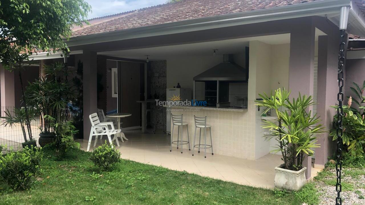 Casa para alquiler de vacaciones em Caraguatatuba (Centro)
