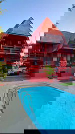 Vista a partir dos fundos com piscina