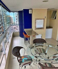 Apartamento 4 dormitórios vista mar Meia Praia SC