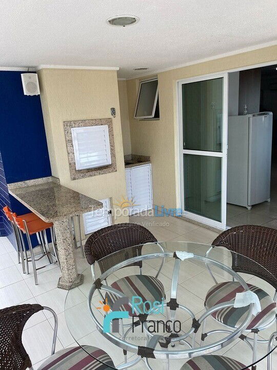 Apartamento para aluguel de temporada em Itapema (Meia Praia Segunda Quadra Mar)