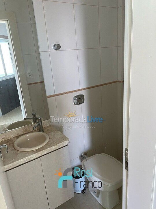 Apartamento para aluguel de temporada em Itapema (Meia Praia Segunda Quadra Mar)