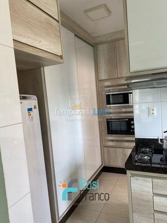 Apartamento para aluguel de temporada em Itapema (Meia Praia Segunda Quadra Mar)