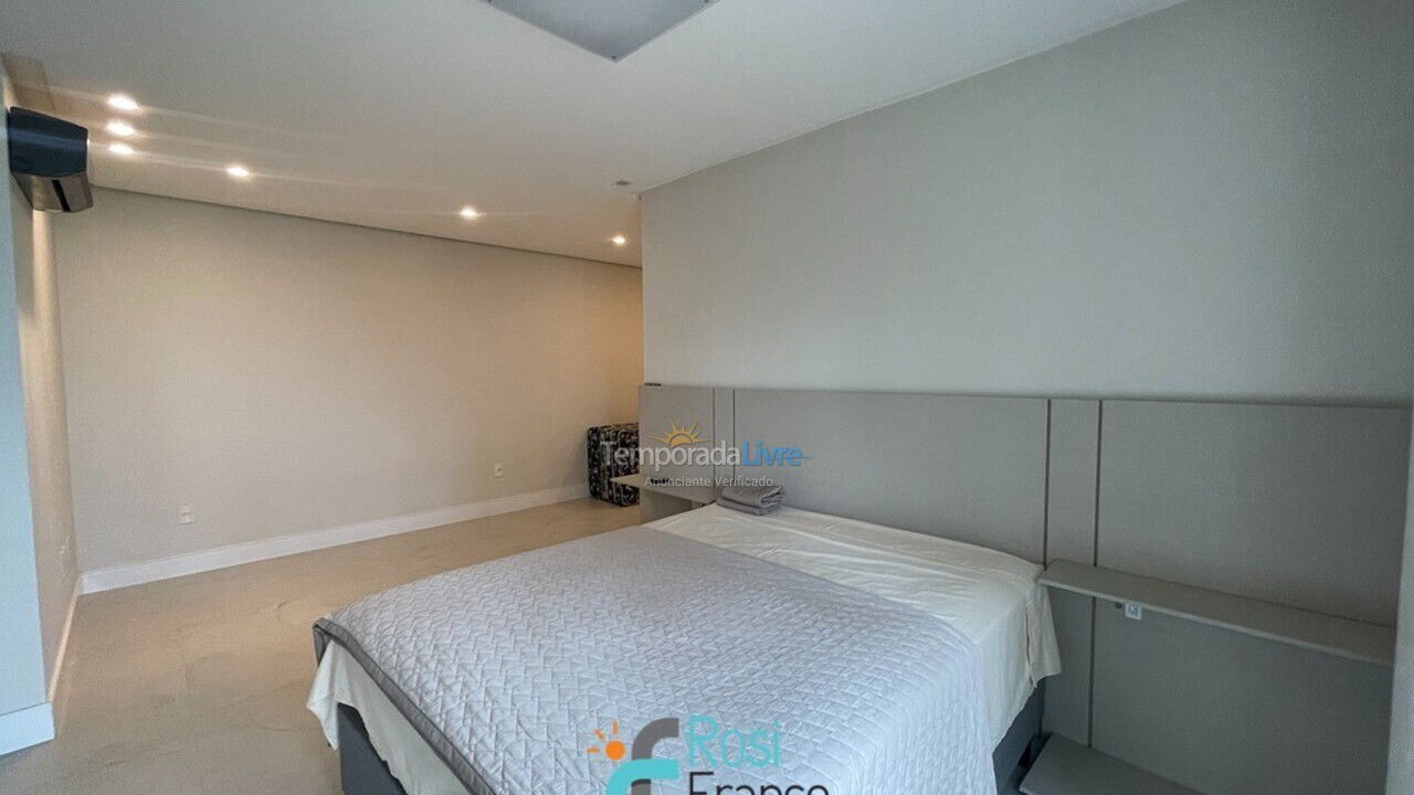 Apartment for vacation rental in Itapema (Meia Praia)