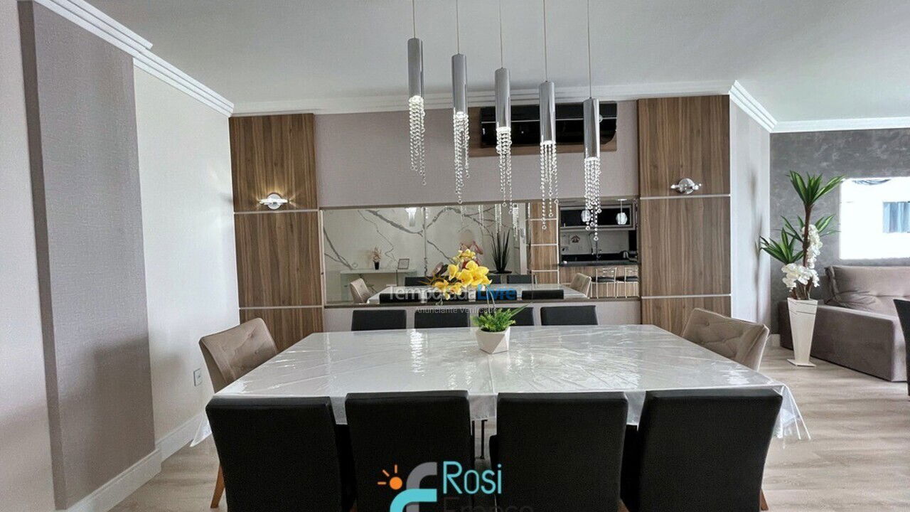 Apartamento para aluguel de temporada em Itapema (Meia Praia Frente Mar)